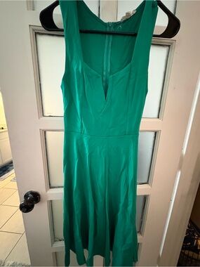 a'gaci Emerald Green Sleeveless V-Neck Midi Dress